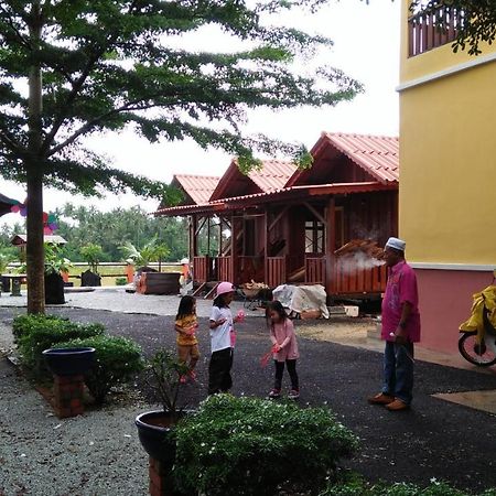 Chalet Kb Wakaf Kayu Kota Bahru Luaran gambar