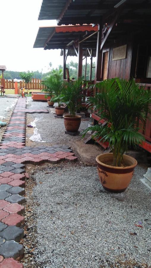 Chalet Kb Wakaf Kayu Kota Bahru Luaran gambar